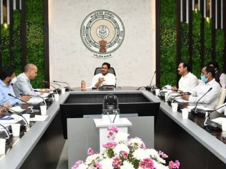 CM Jagan review with officials on the omicran diffusion CM Jagan Review : టెస్ట్‌ ఎర్లీ, ట్రేస్‌ ఎర్లీ, ట్రీట్‌ ఎర్లీ ... ఒమిక్రాన్‌పై అధికారులకు సీఎం జగన్ రూట్ మ్యాప్ !