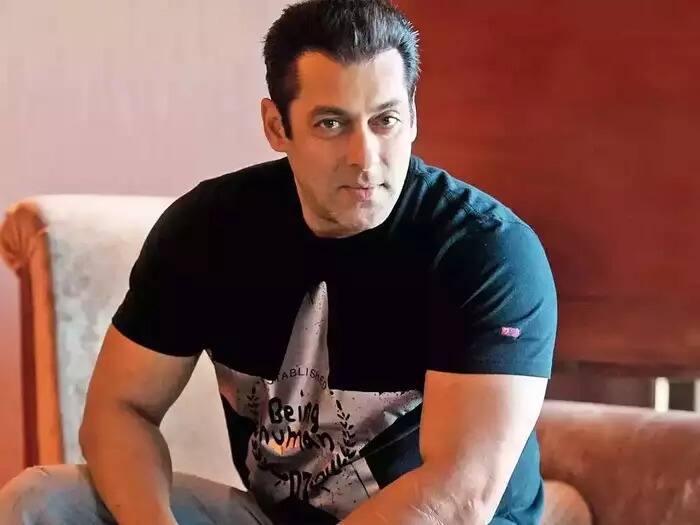 अब बात अगर सलमान की नेटवर्थ की करें तो मीडिया रिपोर्ट्स के अनुसार, एक्टर 2300 करोड़ की नेटवर्थ के मालिक हैं. इसमें फिल्मों से होने वाली आय, ब्रांड एंडोर्समेंट और अन्य सभी आय को शामिल किया गया है.
