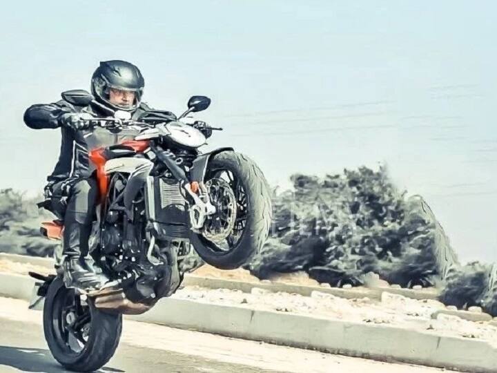 Valimai Ajith Bike Model MV Agusta Brutale 800 price, specifications Full details Valimai Ajith Bike: இது ஓடாது பறக்கும்.. வலிமை படத்தில் அஜித் ஓட்டும் MV Agusta Brutale 800 -ன் ஹைலைட்ஸ்..