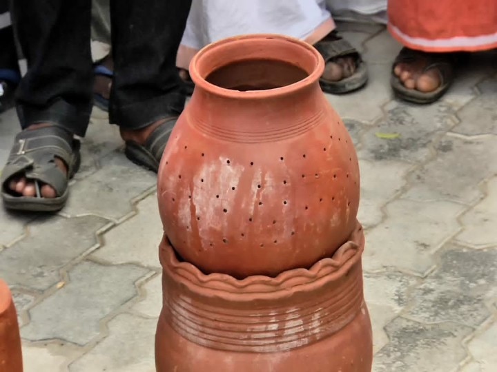 நெருங்கும் பொங்கல் திருநாள் - மண் எடுக்க நீடிக்கும் தடையால் மண்பாண்ட தொழிலாளர்கள் அவதி