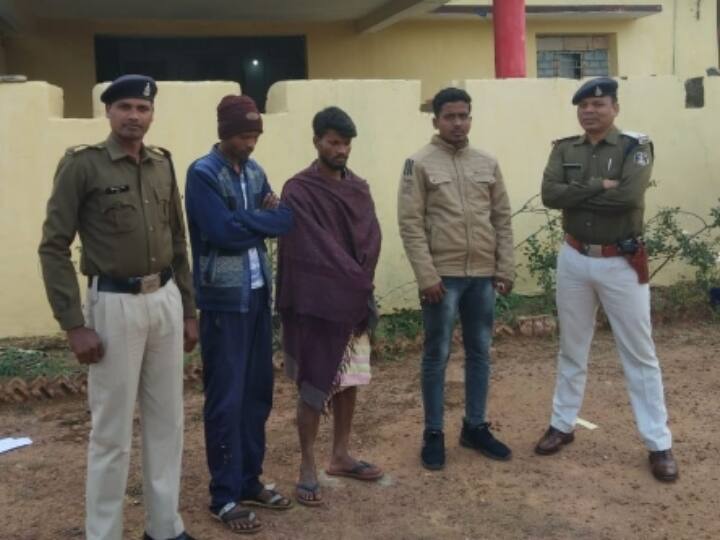 Chhattisgarh Jashpur cash and mobile phone robbed from youth, accused arrested ANN Chhattisgarh News: आर्केस्टा प्रोग्राम देखने गए युवक से नगदी और मोबाइल फोन लूटने वालों को पुलिस ने दबोचा