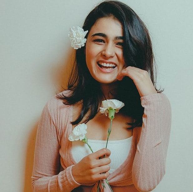 வெளிய பூத்து நீ உள்ள காய்க்கிற கடலக்காடு நீ ஆமா