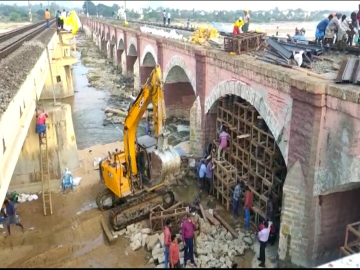 போர்க்கால அடிப்படையில் சீரமைக்கப்பட்ட பொன்னை ரயில்வே பாலம் - கற்பூரம் காட்டி மகிழ்ச்சியை வெளிப்படுத்திய ஊழியர்கள்