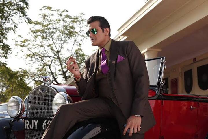 अरमान कोहली: आपने सलमान खान (Salman Khan) की प्रेम रतन धन पायो जरूर देखी होगी. इस फिल्म में अरमान कोहली मेन विलेन के किरदार में नजर आए थे. लेकिन इससे पहले अरमान कोहली (Armaan Kohli) बिग बॉस 7 (Bigg Boss 7) में कंट्रोवर्शियल कंटेस्टेंट रह चुके हैं. और इसके बाद ही वह सलमान खान के साथ इस फिल्म में काम कर पाए थे. बिग बॉस में तो अरमान कोहली कुछ खास जलवा नहीं बिखेर पाए थे लेकिन इस शो ने उनके करियर को पंख जरूर लगा दिया.