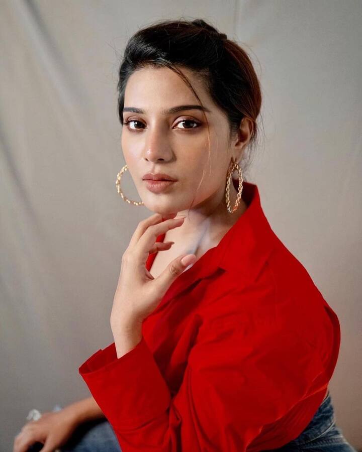 கவித பாடிப்பாத்தேன் கதகளி ஆடிப்பாத்தேன் அடியே என்ன கொஞ்சம் பாத்து செல்லடி