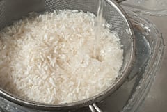 Hair problem: চাল ধোয়া জলে চুল ধুয়ে দেখুন, ঘরোয়া উপায়ে পাবেন উপকার