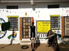 Vidhisha news: विदिशा में आदिवासी बुद्धराम ने अपने घर पर खिलाया था राज्यपाल को खाना, अब प्रशासन ने बिल थमाया, जानिए क्यों?