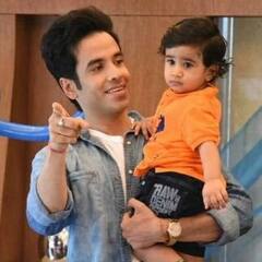 Sushmita Sen-Karan Johar से लेकर बॉलीवुड के ये सेलेब्स बने बिना शादी के माता-पिता, लिस्ट में कई बड़े नाम शामिल