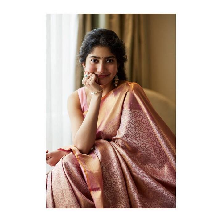 కమర్షియల్ సినిమాలకు దూరంగా పెర్ఫార్మన్స్ ఓరియెంటెడ్ కథలనే ఎన్నుకుంటుంది.(Photo Courtesy: Instagram)