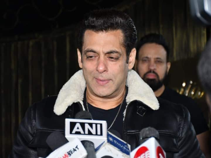 Salman Khan On Snake Bite Incident: 'It Reached Onto My Hand, Bit Me Thrice' Salman Khan On Snake Bite Incident: 'It Reached Onto My Hand, Bit Me Thrice'