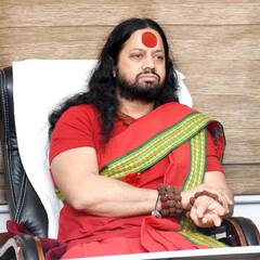 In Pics : जाणून घ्या महात्मा गांधी यांच्या हत्येचे समर्थन करणाऱ्या कालीचरण महाराजबद्दल