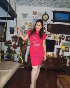 Shilpa Shinde Photos: रेड शॉर्ट ड्रेस पहन शिल्पा शिंदे ने लगाई इंटरनेट का आग, 44 की उम्र में भी लगीं एकदम युवा