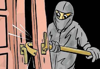 Delhi Crime: दिल्ली में दादी और पोती को बंधक बनाकर करोड़ों की लूट, घर के पिछले दरवाजे से बदमाशों ने ली एंट्री