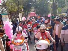 Shamli: शामली प्रशासन ने शुरू की चुनाव की तैयारी, महिला वोटरों को जागरूक करने के लिए निकाली पिंक रैली