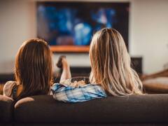 Crime News: టీవీ సీరియల్ చూస్తున్న ఇద్దరు మహిళలు.. ఎంచక్కా బంగారం దోచేసిన దొంగలు