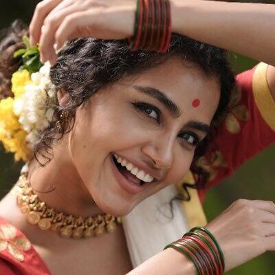 தமிழ். தெலுங்கு மற்றும் மலையாளத்தில் வளர்ந்து வரும் நடிகை அனுபமா பரமேஸ்வரன்