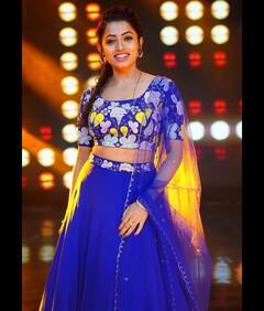 Navya Swamy Photos: నీలి రంగు డ్రెస్సులో బుల్లితెర చందమామ