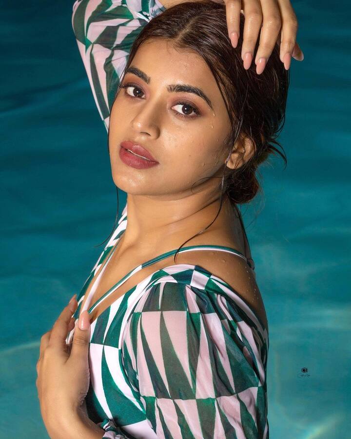 పవన్ కల్యాణ్ 'కాటమరాయుడు' సినిమాలో శ్రుతీ హాసన్ స్నేహితురాళ్లలో ఒకరిగా యామిని కనిపించారు. ఎన్టీఆర్ 'రభస' సినిమాలోనూ ఓ రోల్ చేశారు. (Image courtesy - @chinthuu_klicks/Instagram)