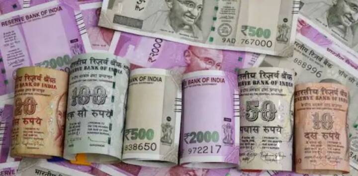 PM Kisan Samman Nidhi Scheme: ਪ੍ਰਧਾਨ ਮੰਤਰੀ ਕਿਸਾਨ ਸਨਮਾਨ ਨਿਧੀ ਯੋਜਨਾ ਦਾ ਪੈਸਾ ਜਲਦੀ ਹੀ ਕਿਸਾਨਾਂ ਦੇ ਖਾਤੇ 'ਚ ਆਉਣ ਵਾਲਾ ਹੈ। ਜੇਕਰ ਤੁਸੀਂ ਵੀ ਇਸ ਸਕੀਮ ਲਈ ਅਪਲਾਈ ਕੀਤਾ ਹੈ ਤਾਂ ਤੁਹਾਡੇ ਲਈ ਖੁਸ਼ਖਬਰੀ ਹੈ। ਤੁਹਾਨੂੰ ਦੱਸ ਦੇਈਏ ਕਿ 2000 ਦੀ ਬਜਾਏ ਪੂਰੇ 4000 ਰੁਪਏ ਕਈ ਕਿਸਾਨਾਂ ਦੇ ਖਾਤੇ ਵਿੱਚ ਆਉਣਗੇ। ਹਾਂ... ਆਓ ਤੁਹਾਨੂੰ ਦੱਸਦੇ ਹਾਂ ਕਿ ਕੌਣ