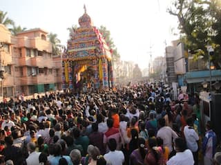 watch video | தேரை பெண்கள் மட்டுமே வடம்பிடித்து இழுத்து செல்லும் மார்கழி சப்பரம் திருவிழா !