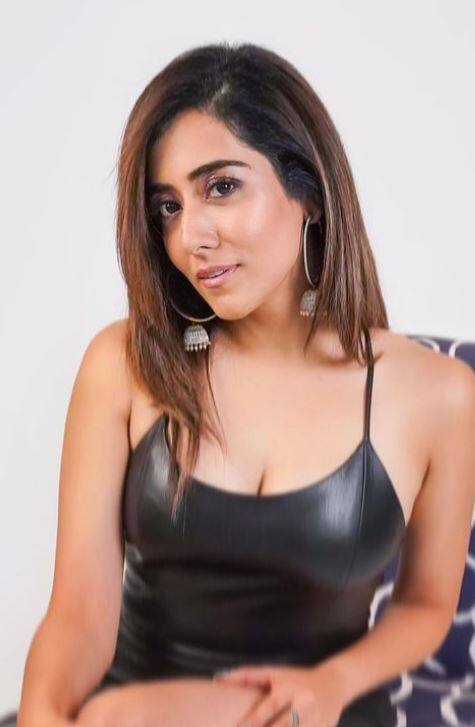 அது தேடி உசுர முட்டுதே நெதம் உன்னால