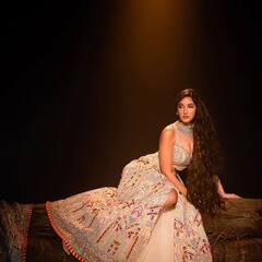 Nora Fatehi Photos: গ্ল্যামারাস আউটফিটে লাস্যময়ী নোরা ফতেহি