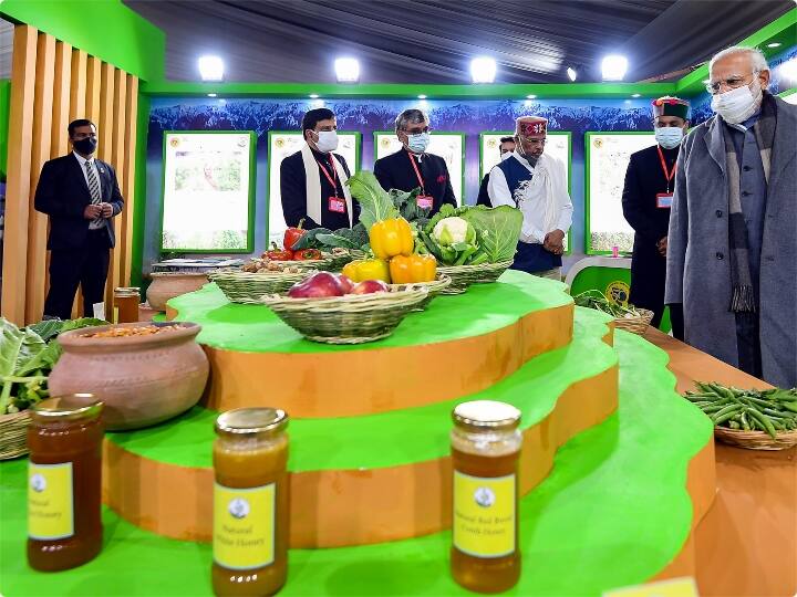 प्रधानमंत्री राज्य में जयराम ठाकुर नीत भाजपा सरकार के चार वर्ष पूरे होने के मौके पर यहां पड्डल मैदान में एक रैली को संबोधित कर रहे थे. उन्होंने कहा कि केंद्र सरकार ने आयुष्मान योजना की शुरुआत की और हिमाचल प्रदेश सरकार ने हिमकेयर नाम से ऐसी ही योजना शुरू की और इन योजनाओं के तहत राज्य के कुल 1.25 लाख निवासियों को मुफ्त उपचार मिला.