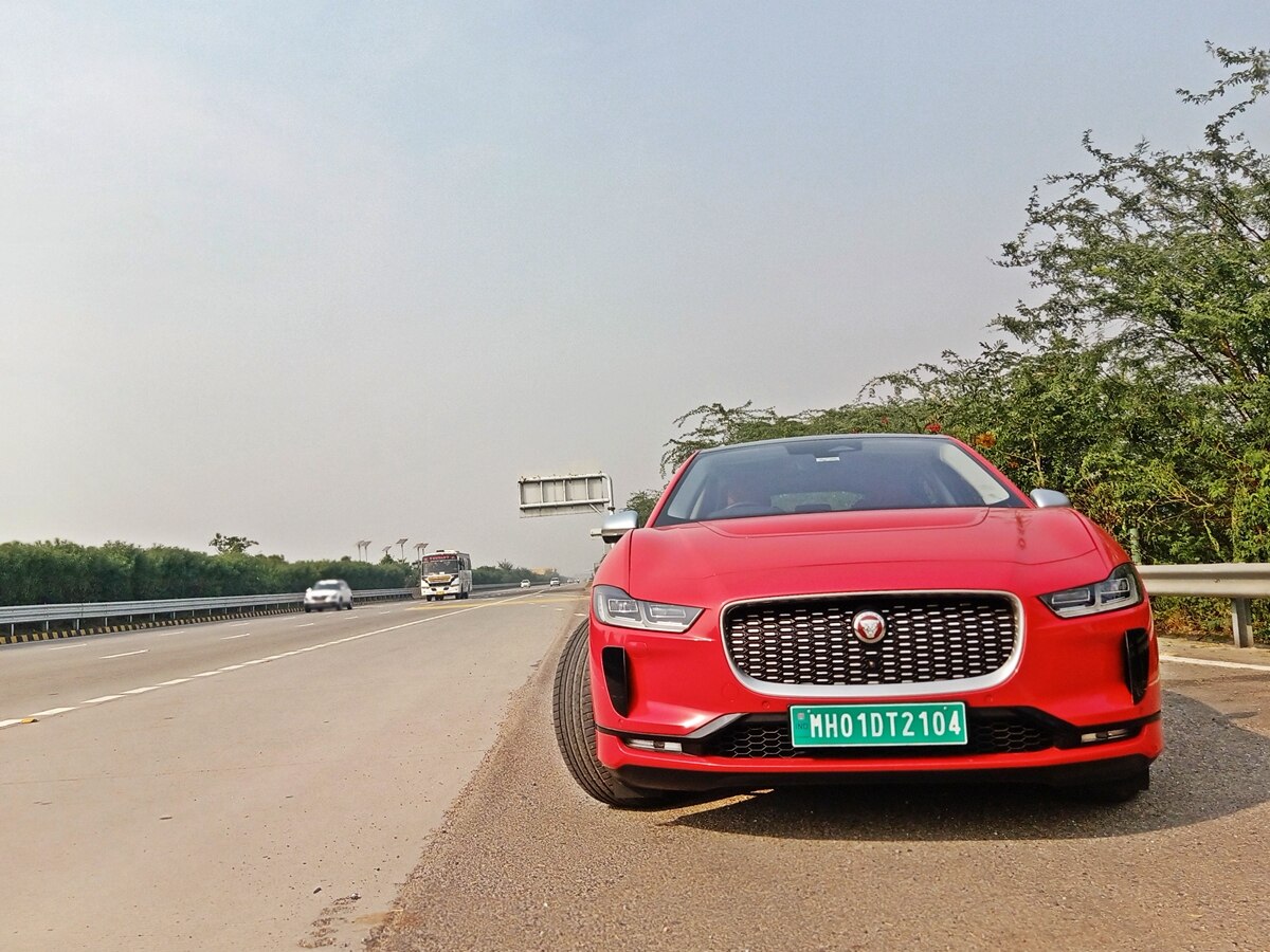 Electric Car Range: Jaguar I-Pace में दमदार रेंज, लेकिन दूसरी E-Car से लंबा सफर आसान नहीं, चार्जिंग इंफ्रास्ट्रक्चर में सुधार की जरूरत