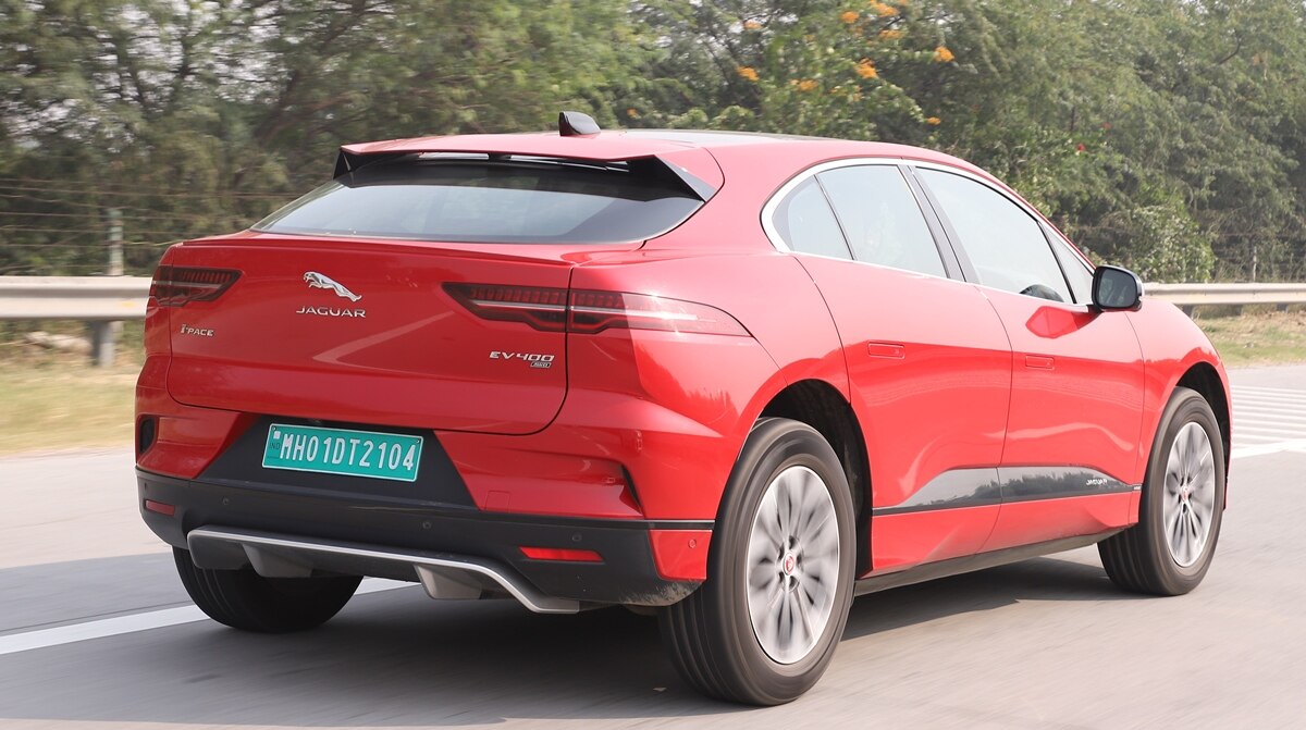 Electric Car Range: Jaguar I-Pace में दमदार रेंज, लेकिन दूसरी E-Car से लंबा सफर आसान नहीं, चार्जिंग इंफ्रास्ट्रक्चर में सुधार की जरूरत