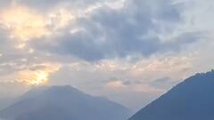 Weather: দিল্লিতে শুরু হালকা বৃষ্টি, কাশ্মীরে প্রবল তুষারপাত; দেশের কোথায় কেমন আবহাওয়া?। Bangla News