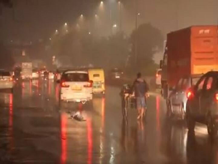 Rain in Delhi: rain in Delhi for next two days, cold and fog will increase Rain in Delhi: दिल्ली में अगले दो दिनों तक होगी बारिश, फिर ठंड और कोहरा बढ़ने से बढ़ेगी लोगों की मुश्किलें