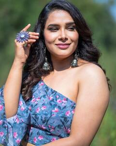 Hariteja Photos: ‘దణ్ణం తల్లీ... తల్లయ్యాక కూడా నీకవసరమా’ హరితేజ డ్రెస్సింగ్ పై ట్రోలింగ్