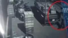 સુરત: કતારગામ અને વેદ રોડ વિસ્તારમાં દૂધની ચોરીનો આતંક, જુઓ ગુજરાતી ન્યુઝ