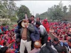 Pilibhit: बीजेपी की सभा में घड़ियां बांटकर बुलाई गई भीड़, बंटवारे को लेकर महिलाओं में हुई मारपीट