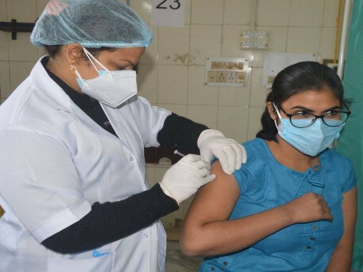 Over 42 lakh deaths in India prevented by Covid vaccines in 2021: Lancet study કોરોના વેક્સીને બચાવ્યો 42 લાખથી વધુ ભારતીયનો જીવ,  Lancet studyમાં કરાયો દાવો