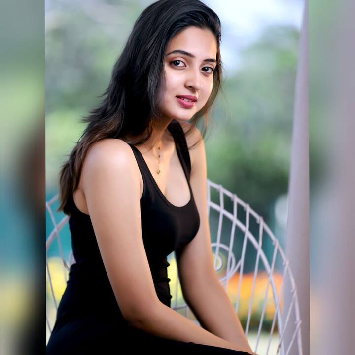 अभिनेत्री विदुला चौगुलेने नुकतंच फोटोशूट केलं आहे. तिच्या या फोटोशूटची सोशल मीडियावर चांगलीच चर्चा होत आहे. (photo:vidulachougule/ig)
