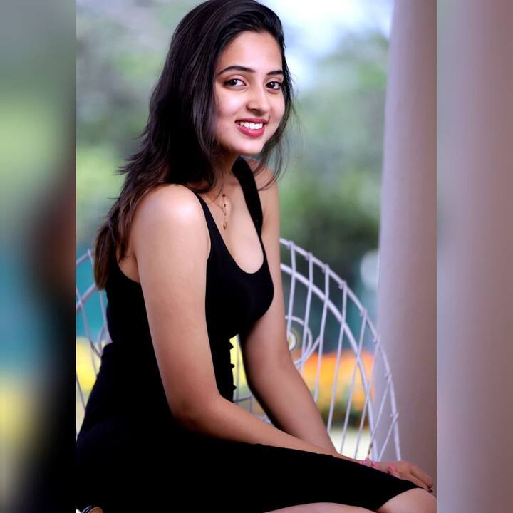 विदुलाच्या या फोटोंवर चाहत्यांकडून लाइक्स आणि कमेंट्सचा वर्षाव होत आहे. (photo:vidulachougule/ig)