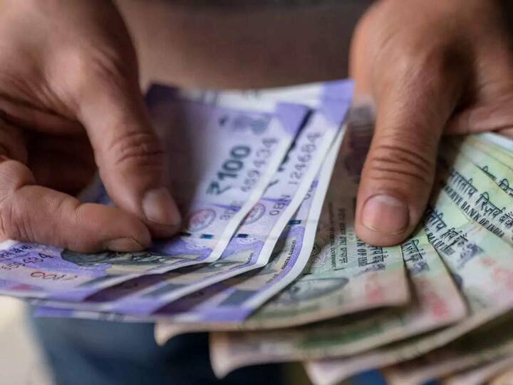 फोटो अपलोड करने के बाद जो भी लोग आपके नोट को खरीदने के इच्छुक होंगे वह आपको प्रस्ताव पेश कर देंगे. इसके अलावा वह आपके नंबर पर आपसे संपर्क कर लेंगे. इसके अलावा पैसों के लिए आप उनसे मोलभाव भी कर सकते हैं.