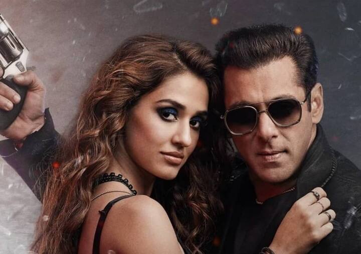 अभिनेता सलमान खान (Salman Khan) और दिशा पाटनी (Disha Patani) की फिल्म 'राधे' (Radhe) भले ही पर्दे पर कोई कमाल नहीं दिखा पाई हो, लेकिन इस साल गूगल पर सर्च करने वालों में ये तीसरे नंबर पर रही.