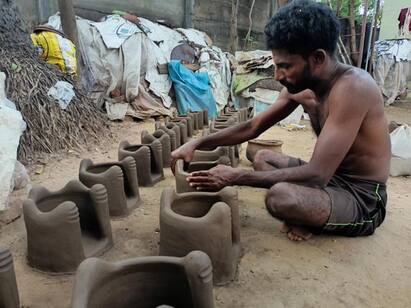 Pongal earthenware Making slump in Tanjore district மண் எடுப்பத்தில் அரசின் நிபந்தனையால் தஞ்சையில் அரிதாகிவரும் மண்பாண்டத் தொழில்