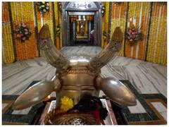 Ujjain News: महाकाल मंदिर में प्रोटोकॉल का टिकट बेचने के मामले में गड़बड़ी, सरकारी कर्मी समेत तीन गिरफ्तार