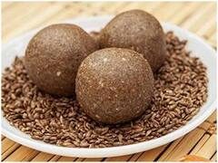 Kitchen Hacks: Healthy रहने के लिए सर्दियों में खाएं अलसी के लड्डू, जानें बनाने की रेसिपी