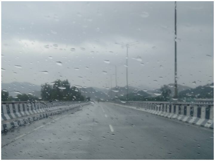 Udaipur News Heavy rain changed the mood of weather in Udaipur district ANN Udaipur News: लेकसिटी घूमने का यही है सही समय, दो मौसम का एक साथ मिलेगा लुत्फ, जानिए क्यों