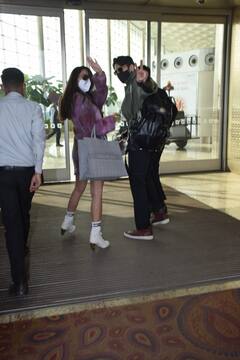 Kiara And Siddharth Photos: अफेयर की खबरों के बीच सिद्धार्थ मल्होत्रा के साथ न्यू ईयर मनाने रवाना हुईं कियारा, विंटर लुक के हो रहे हैं चर्चे