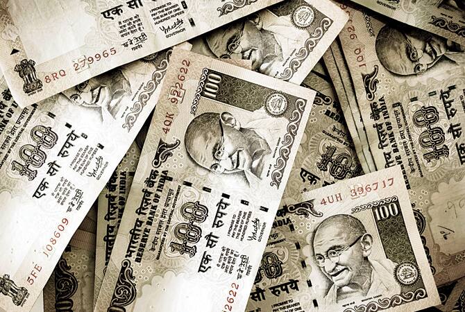 नोट को बेचने के लिए आपको www.ebay.com पर लॉगइन करना होगा. इसके बाद में आपको होमपेज पर जाकर अपना रजिस्ट्रेशन कराना होगा. यहां पर आपको अपने आप को सेलर के रूप में रजिस्टर्ड कराना होगा.