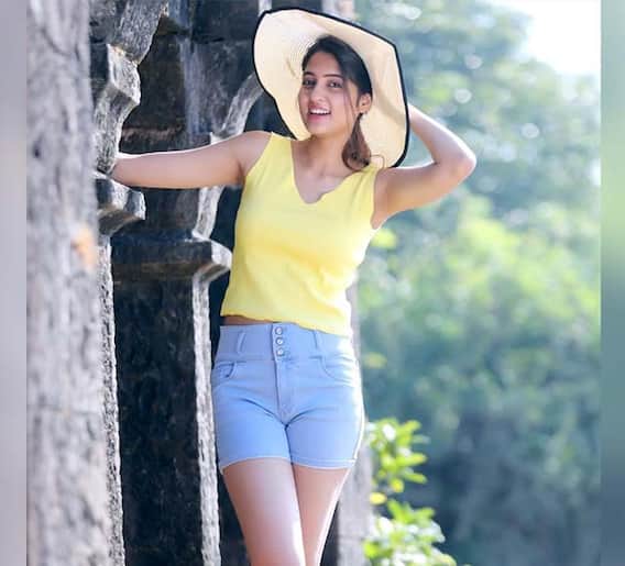 टॉल अँड ब्युटीफुल; विदुलाचा हटके अंदाज!