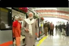 PM Modi Kanpur Visit: टिकट खरीदकर PM Modi ने की कानपुर मेट्रो की सवारी, तस्वीरें देखकर आपको यकीन नहीं होगा