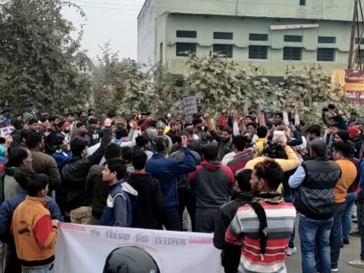 Etah The anger of traders erupted over the murder of businessman Sandeep Gupta ANN Etah News: कारोबारी संदीप गुप्ता की हत्या पर फूटा व्यापारियों का आक्रोश, सड़क जाम कर जमकर की नारेबाजी