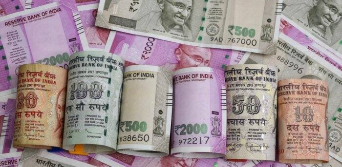 इस समय कई ई-कॉमर्स वेबसाइट आपको यह कमाई करने का मौका दे रही हैं. बता दें इस तरह की वेबसाइट पर होने वाली खरीद-बिक्री का अधिकार आरबीआई की ओर से किसी कंपनी को नहीं दिया गया है तो आप पूरा वेरिफाई करने के बाद में ही खरीदारी या फिर बिक्री करें.