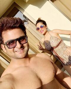 Romantic Photos: कपिल शर्मा शो की कॉमेडियन ने पति के साथ वैकेशन पर दिखाया रोमांटिक अंदाज, क्या पहचाना आपने?